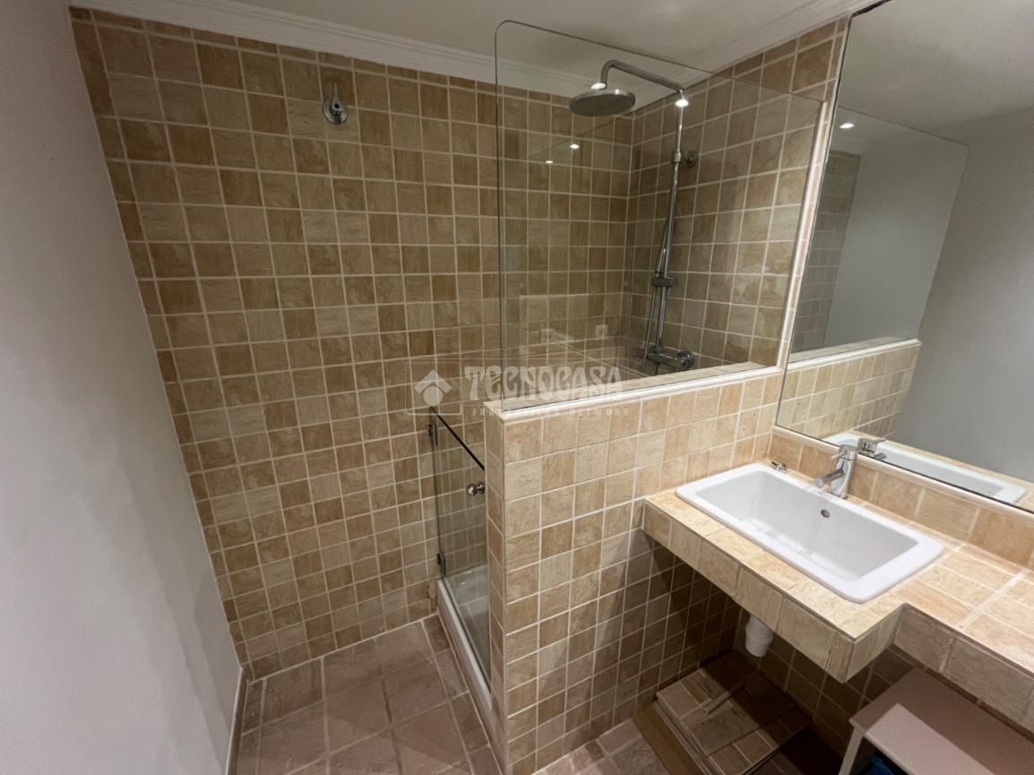 Baño de Piso de alquiler en Pozuelo de Alarcón con Terraza