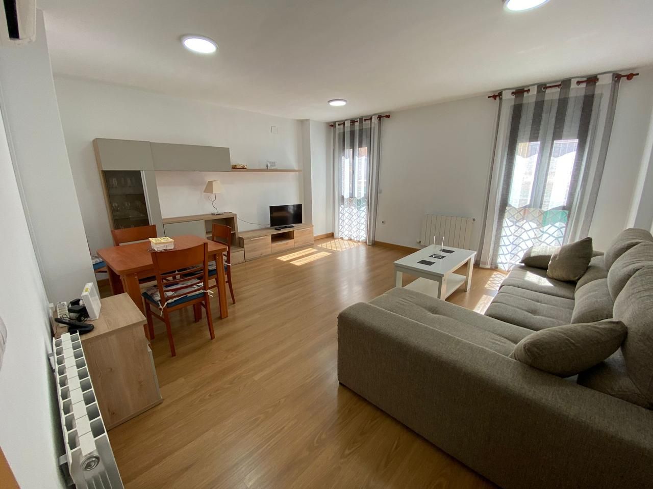 Living room of Flat for sale in  Granada Capital  with Air Conditioner, Heating and Storage room