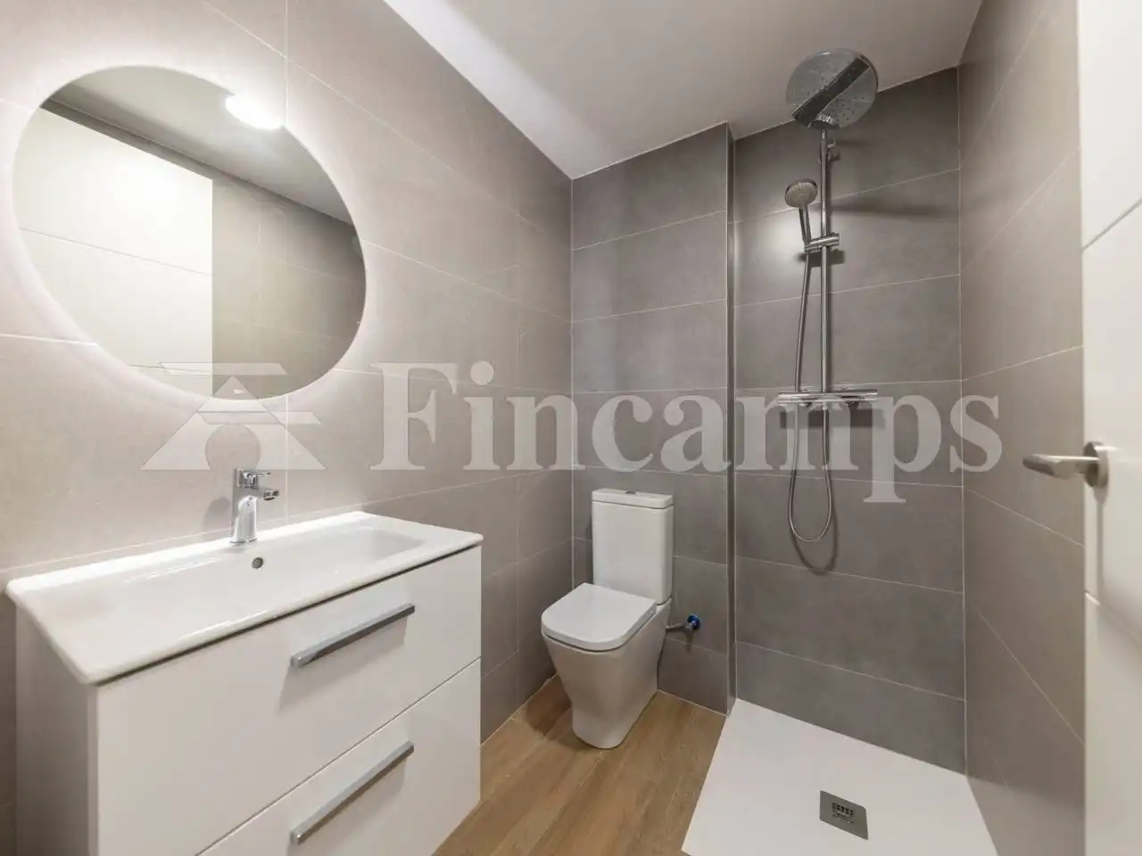 Bathroom of Flat for rent in Sabadell  with Air Conditioner, Parquet flooring and Storage room