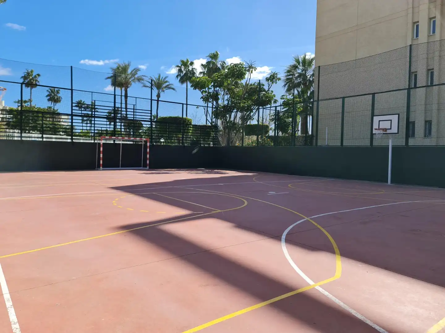 Parking de Piso en venta en Torremolinos con Aire acondicionado, Calefacción y Jardín privado