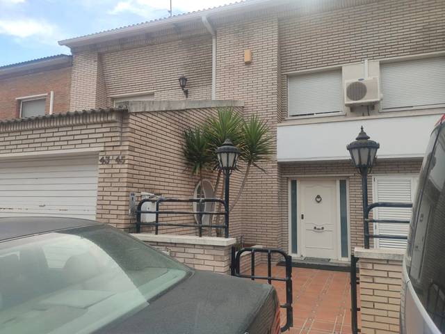 Casa adosada en Venta en Carrer de Pere III en Les Comes