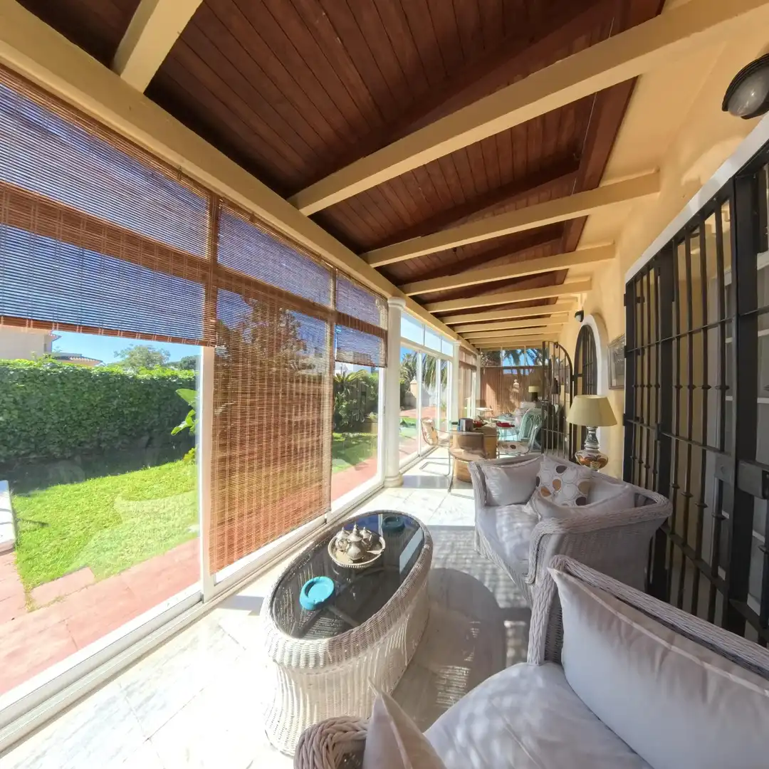 Terrassa de Casa o xalet en venda en Chiclana de la Frontera amb Aire condicionat, Jardí privat i Traster