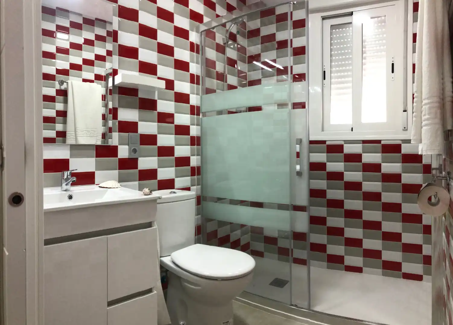 Badezimmer von Wohnung zur Miete in Trujillo mit Klimaanlage, Heizung und Abstellraum
