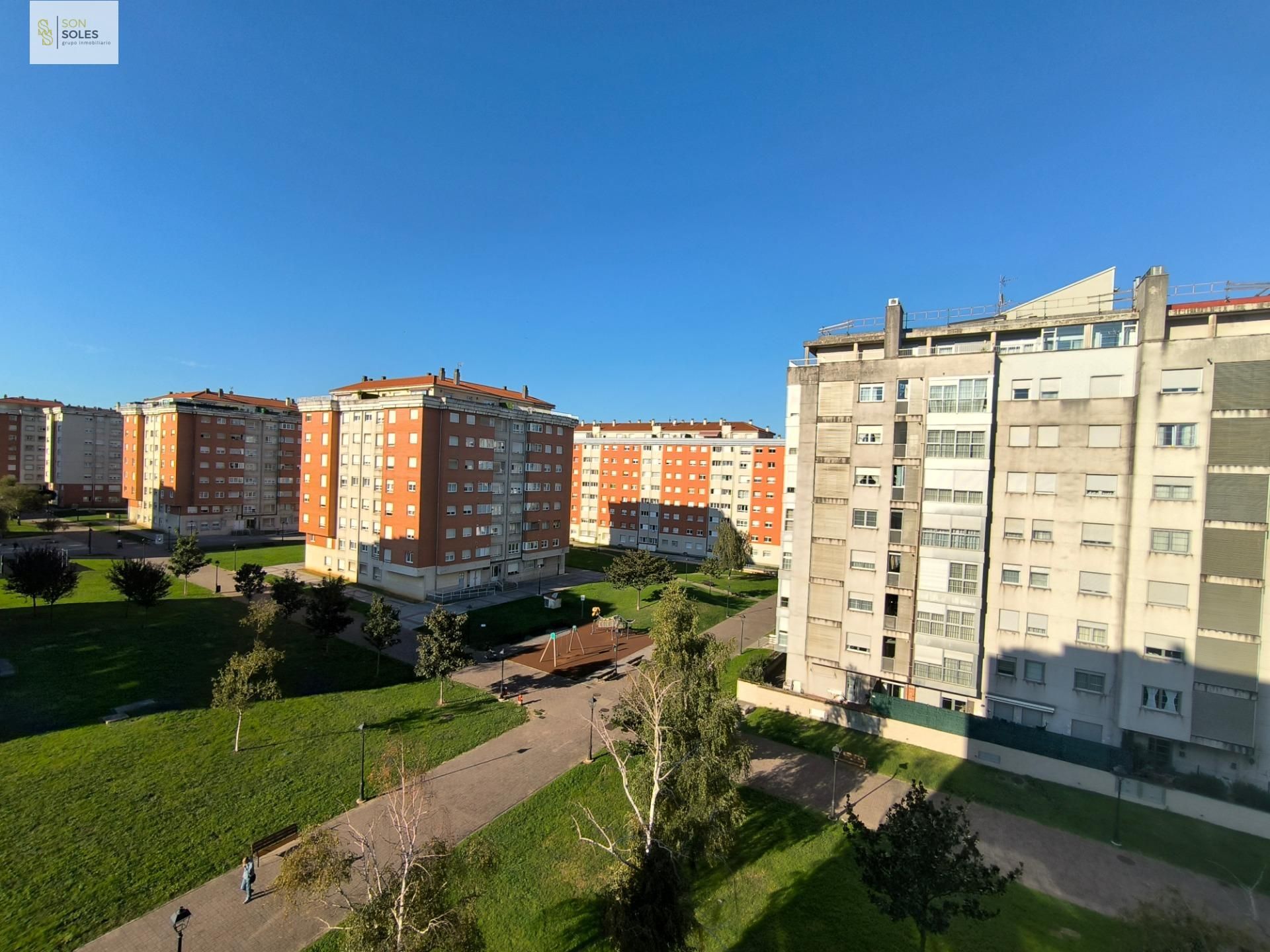 Vista exterior de Pis de lloguer en Camargo amb Calefacció, Jardí privat i Parquet