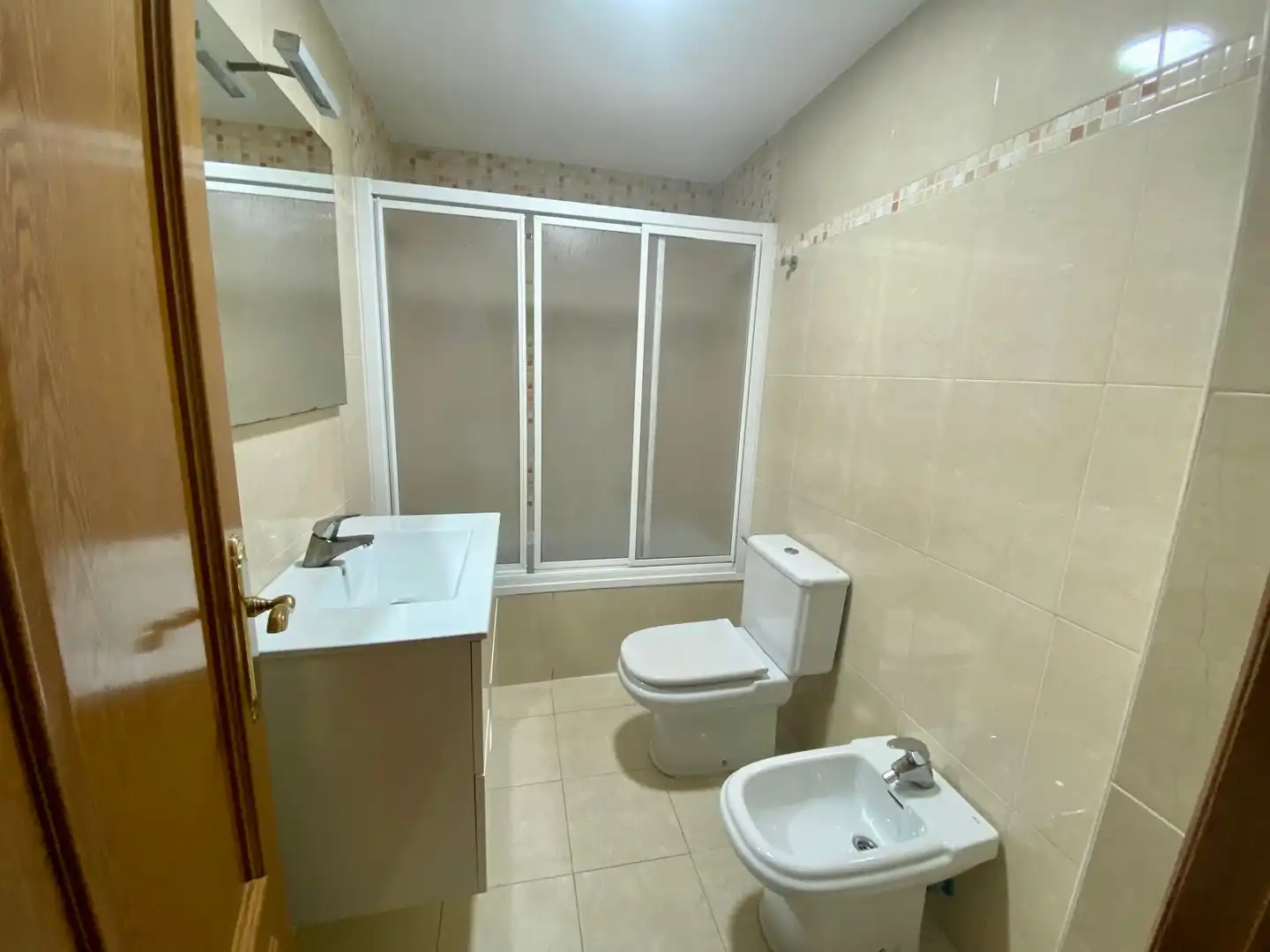 Baño de Piso en venta en Albolote con Aire acondicionado, Trastero y Amueblado