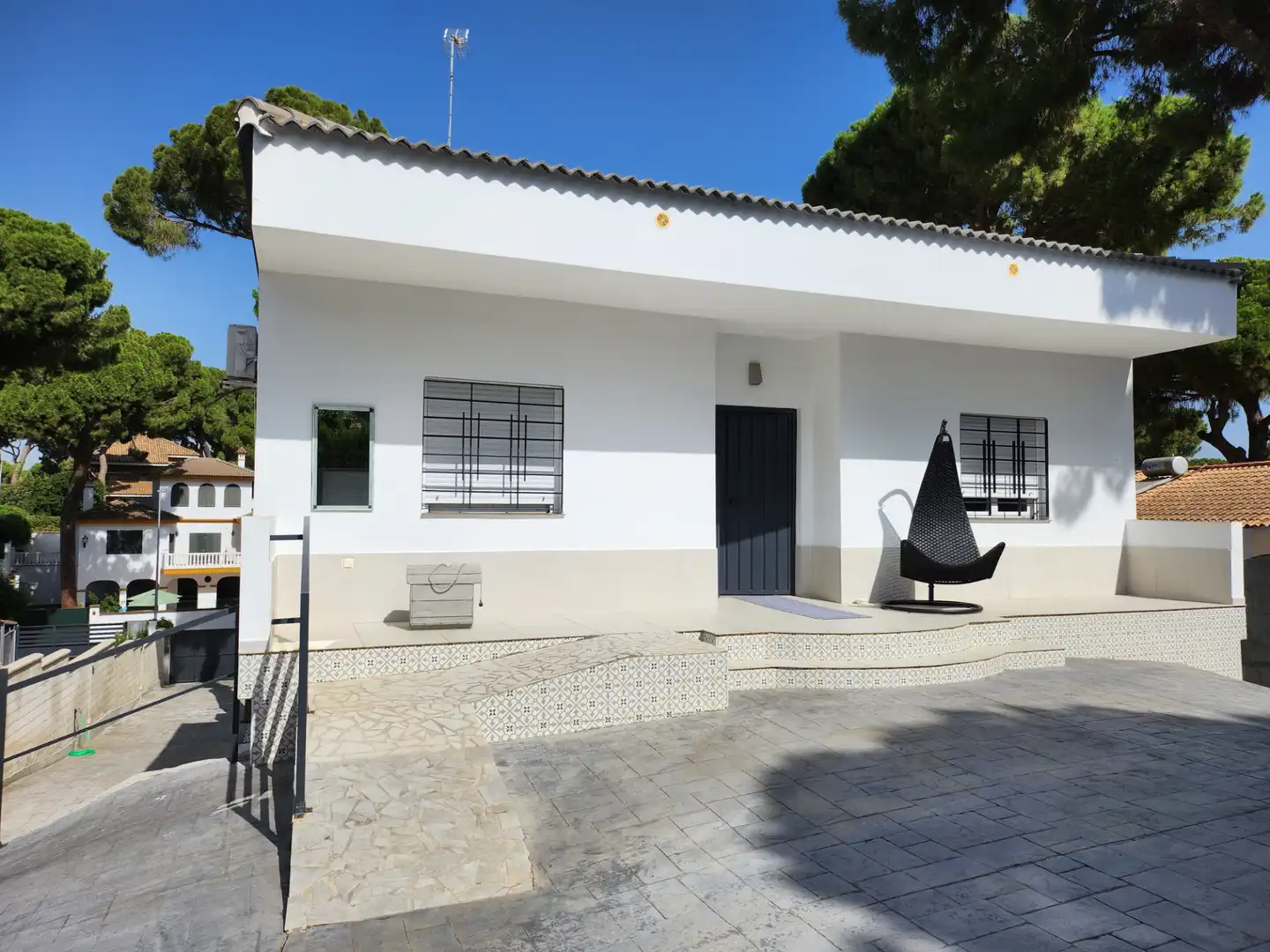 Vista exterior de Casa o chalet en venta en Alcalá de Guadaira con Aire acondicionado, Calefacción y Jardín privado