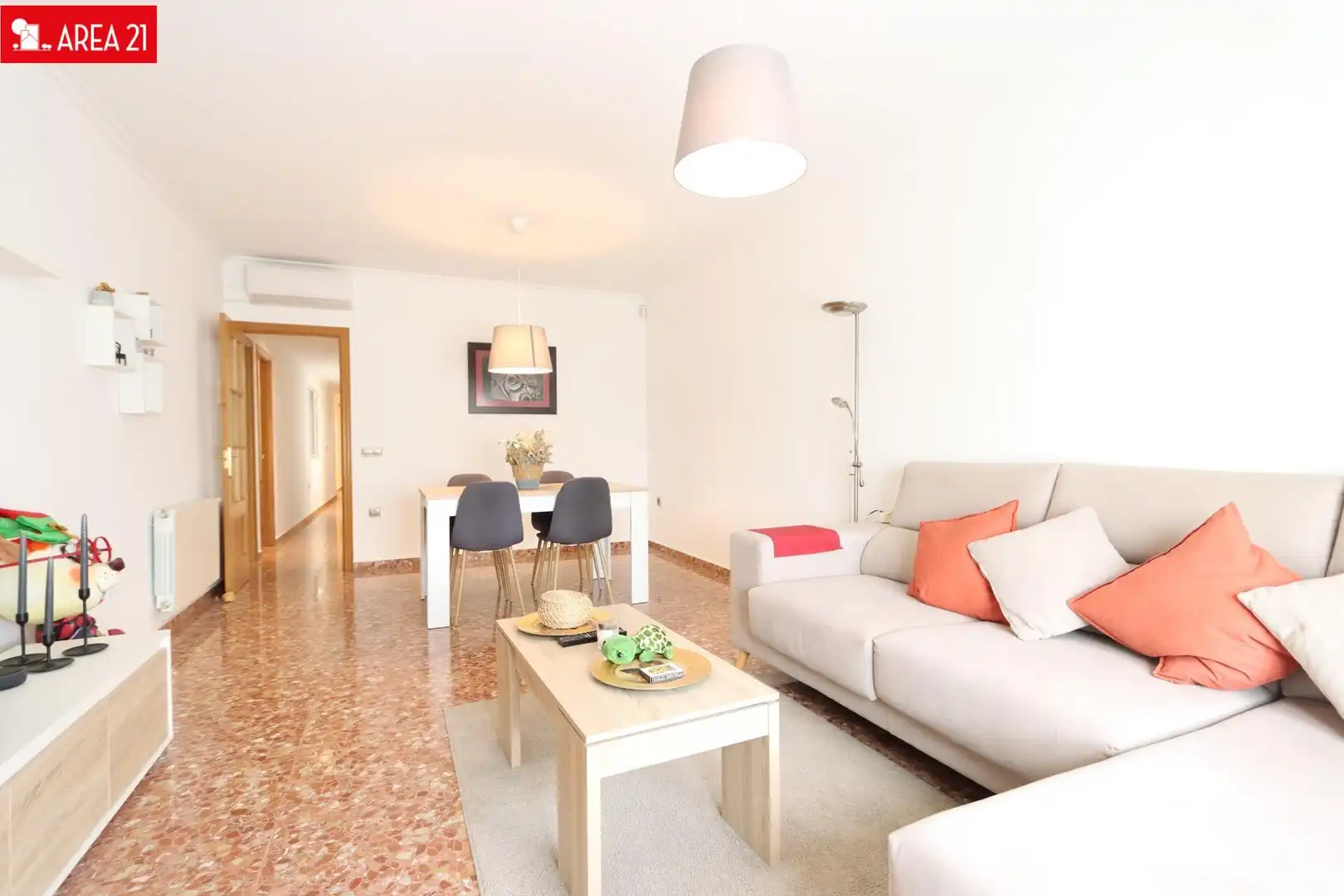 Sala de estar de Piso de alquiler en La Pobla de Vallbona con Calefacción y Balcón