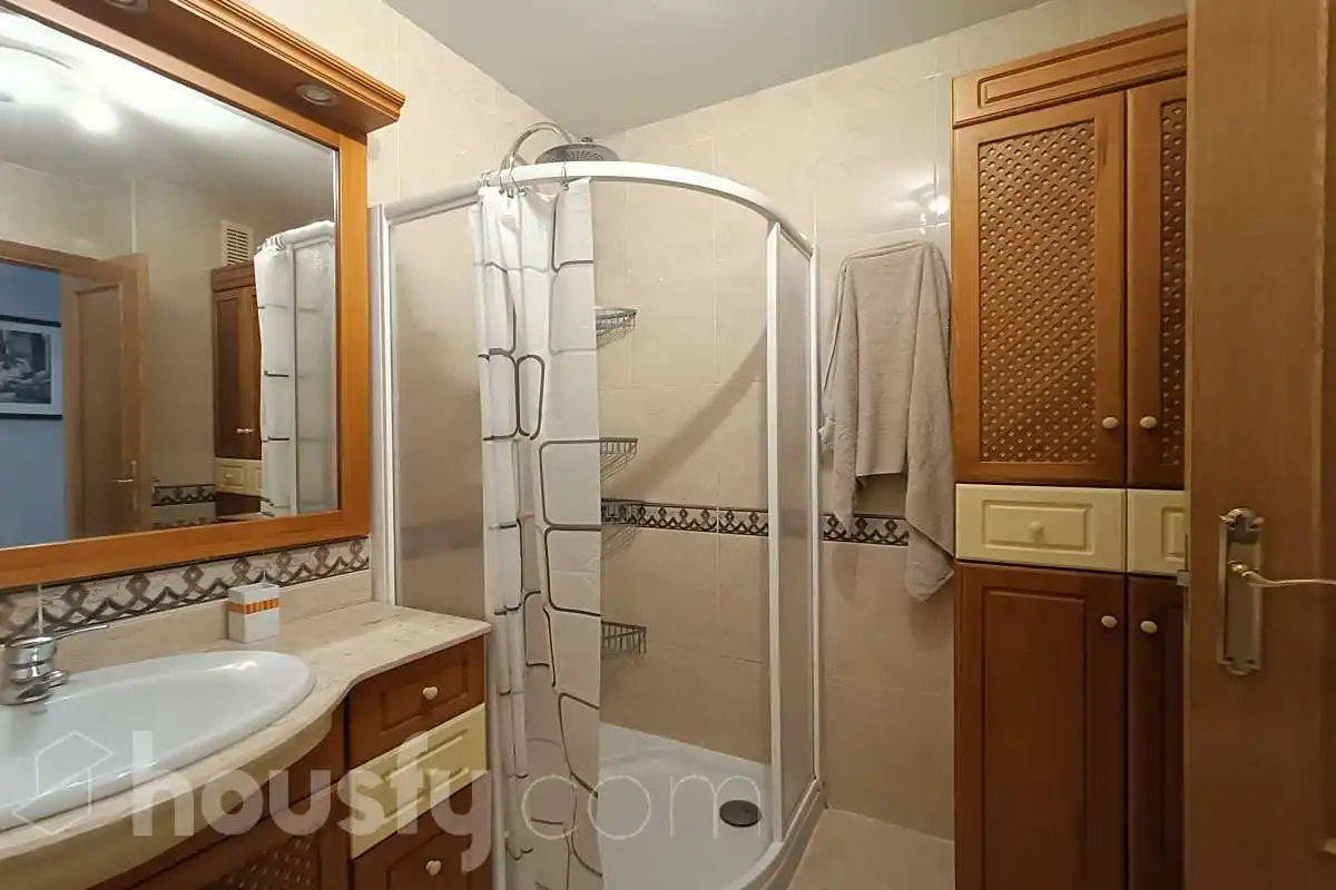 Baño de Piso de alquiler en Toledo con Aire acondicionado, Calefacción y Parquet