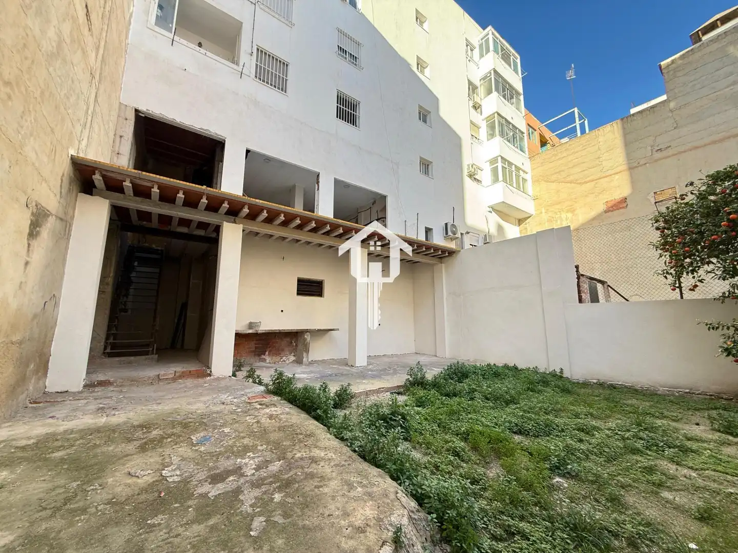 LOCAL EN VENTA EN ALICANTE, 222m2, PATIO Y DOS PLANTAS. EN PLENA AVENIDA ALCOY, imatge 4