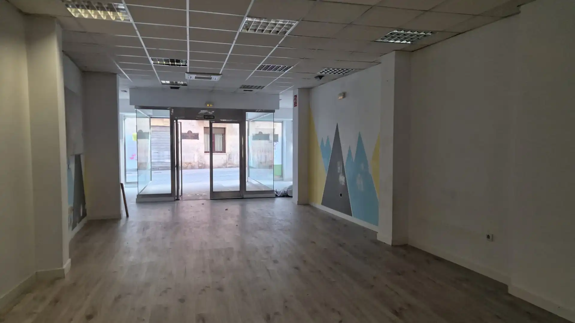 Local comercial en alquiler en Calle Valentín Calderón, imagen 8