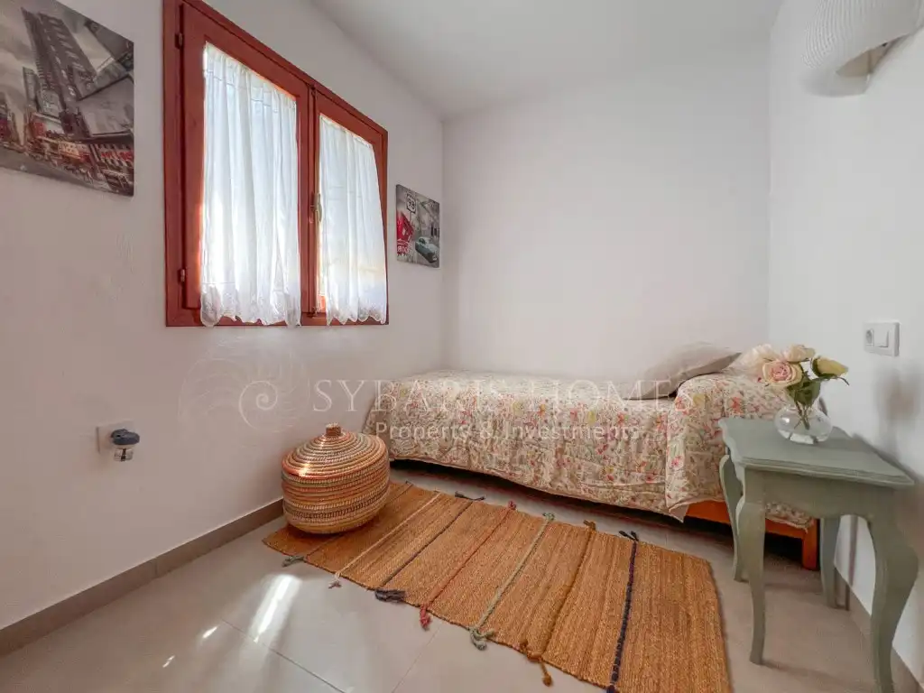 Schlafzimmer von Einfamilien-Reihenhaus zum Verkauf in Dénia mit Klimaanlage und Gemeinschaftspool