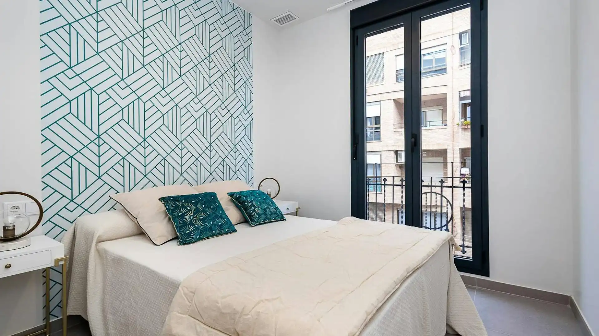 Schlafzimmer von Wohnung zur Miete in Valencia mit Klimaanlage, Heizung und Möbliert