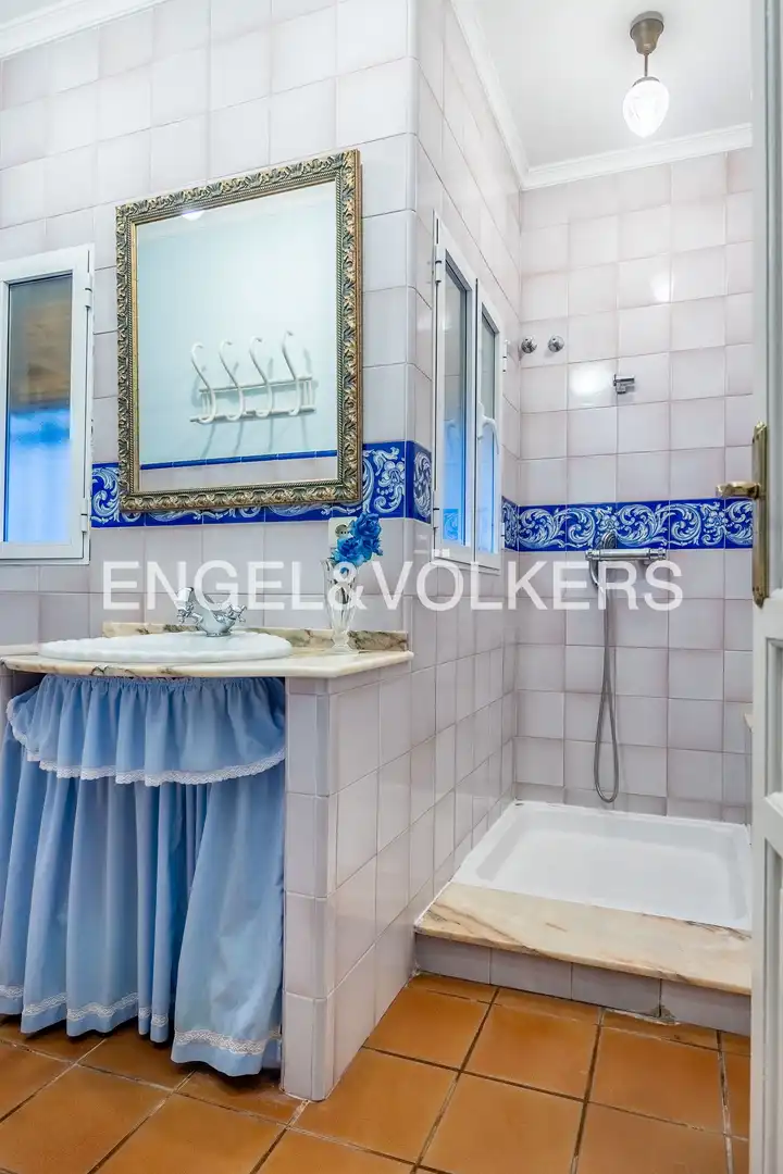 Badezimmer von Haus oder Chalet zum Verkauf in Sevilla mit Klimaanlage, Heizung und Balkon