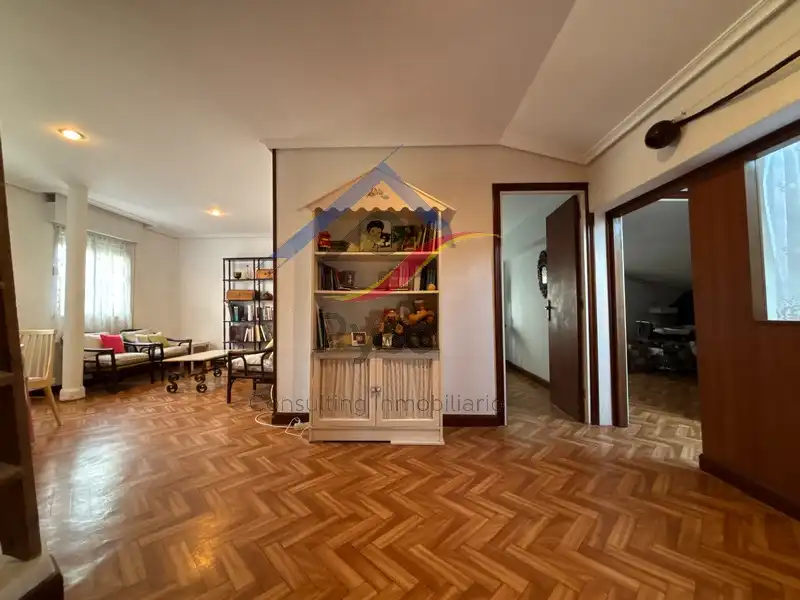 Sala d'estar de Casa o xalet en venda en Piélagos amb Calefacció, Jardí privat i Parquet