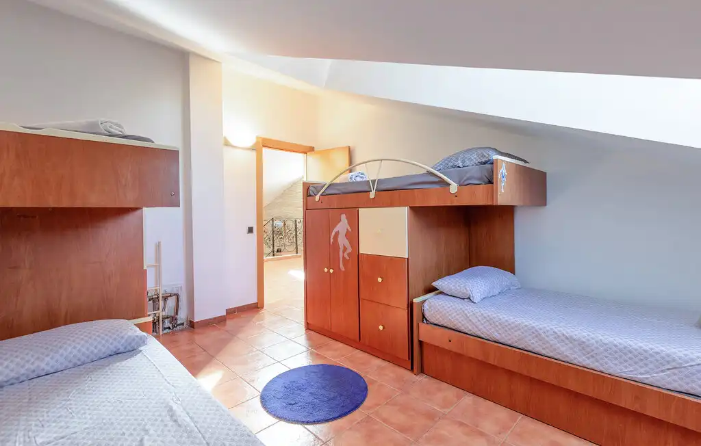 Chalet con terraza en venta en Calle Urba Coto Riñales 119, imagen 22