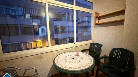 Apartamento con terraza en la provincia de Alicante, en Torrevieja. 2 habitaciones | 64 m² | 550 metros del mar