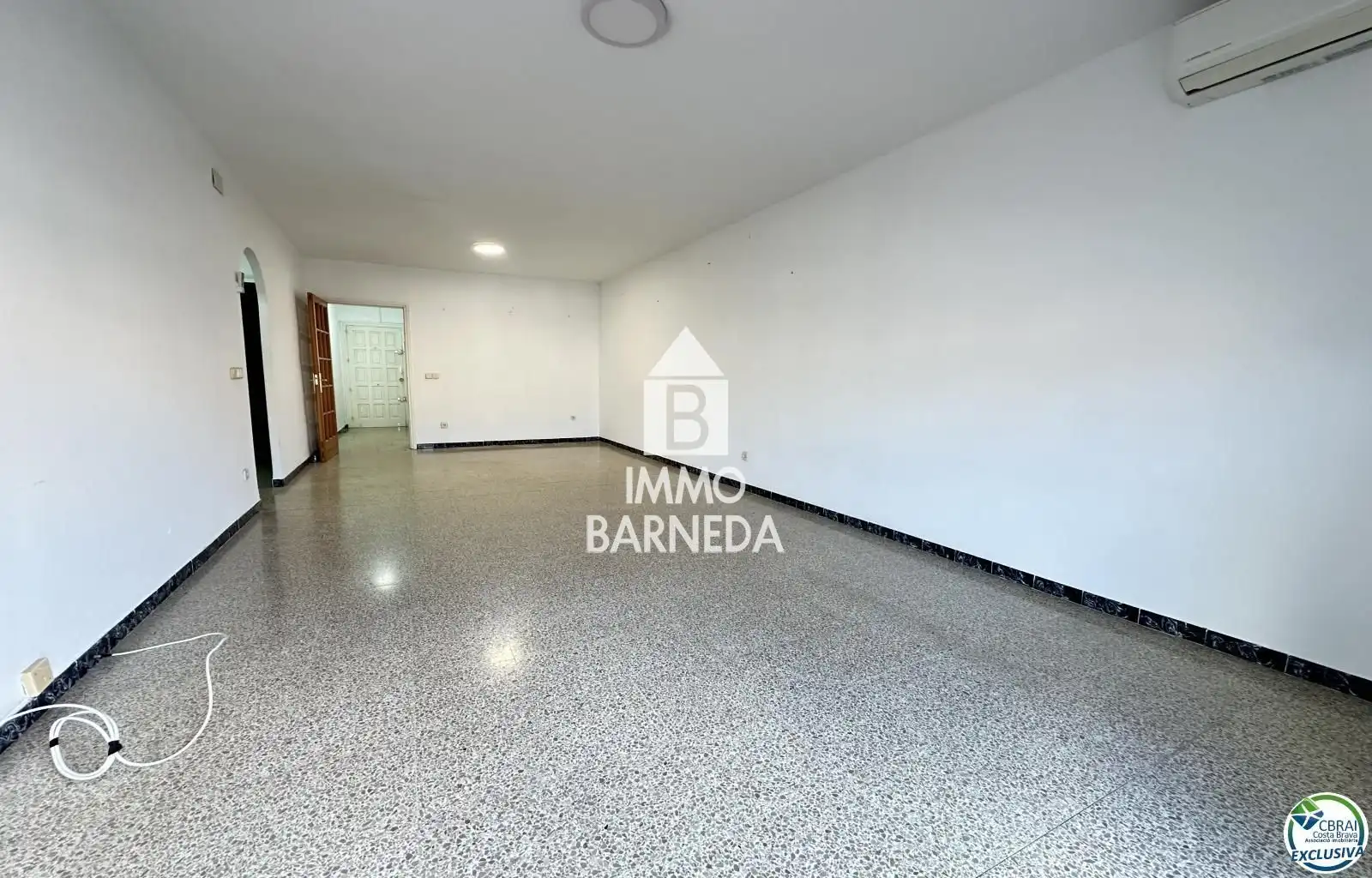 Aparcament de Pis en venda en Empuriabrava amb Aire condicionat, Calefacció i Terrassa