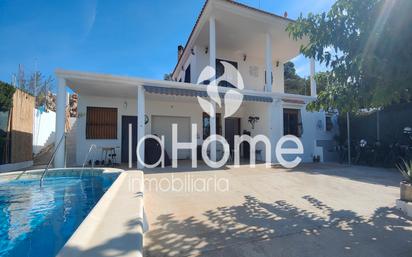 Vista exterior de Casa o xalet en venda en Pedralba amb Aire condicionat, Terrassa i Piscina