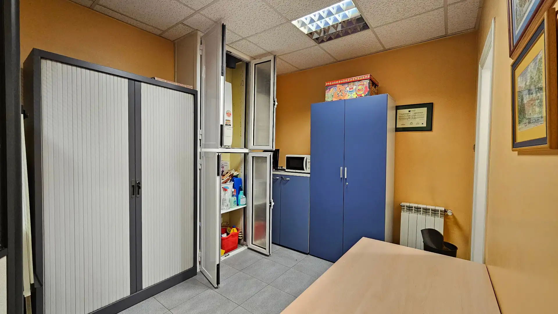 Local en venta en Vitoria - Gasteiz con Calefacción y Amueblado