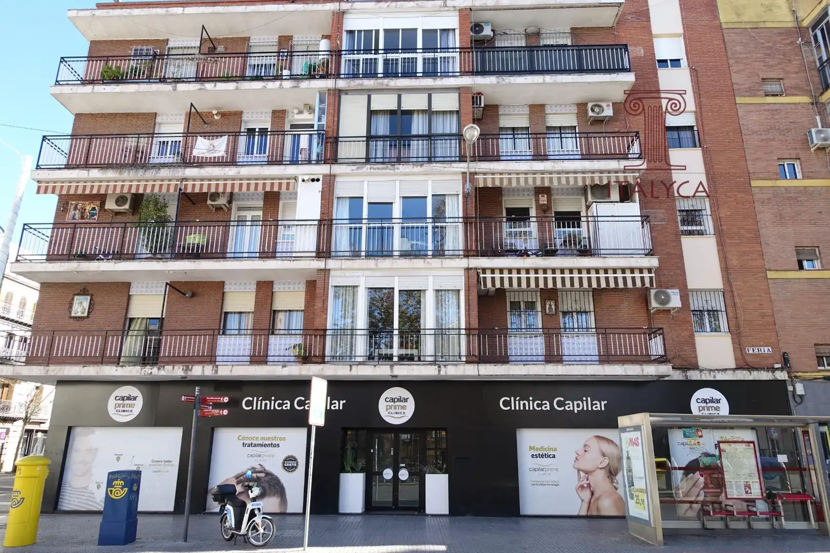 Vista exterior de Local en venda en Sevilla amb Aire condicionat