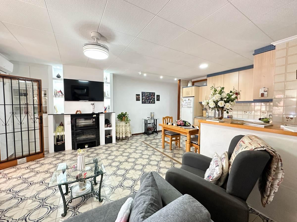 Sala d'estar de Casa o xalet de lloguer en Torrevieja amb Aire condicionat, Calefacció i Terrassa