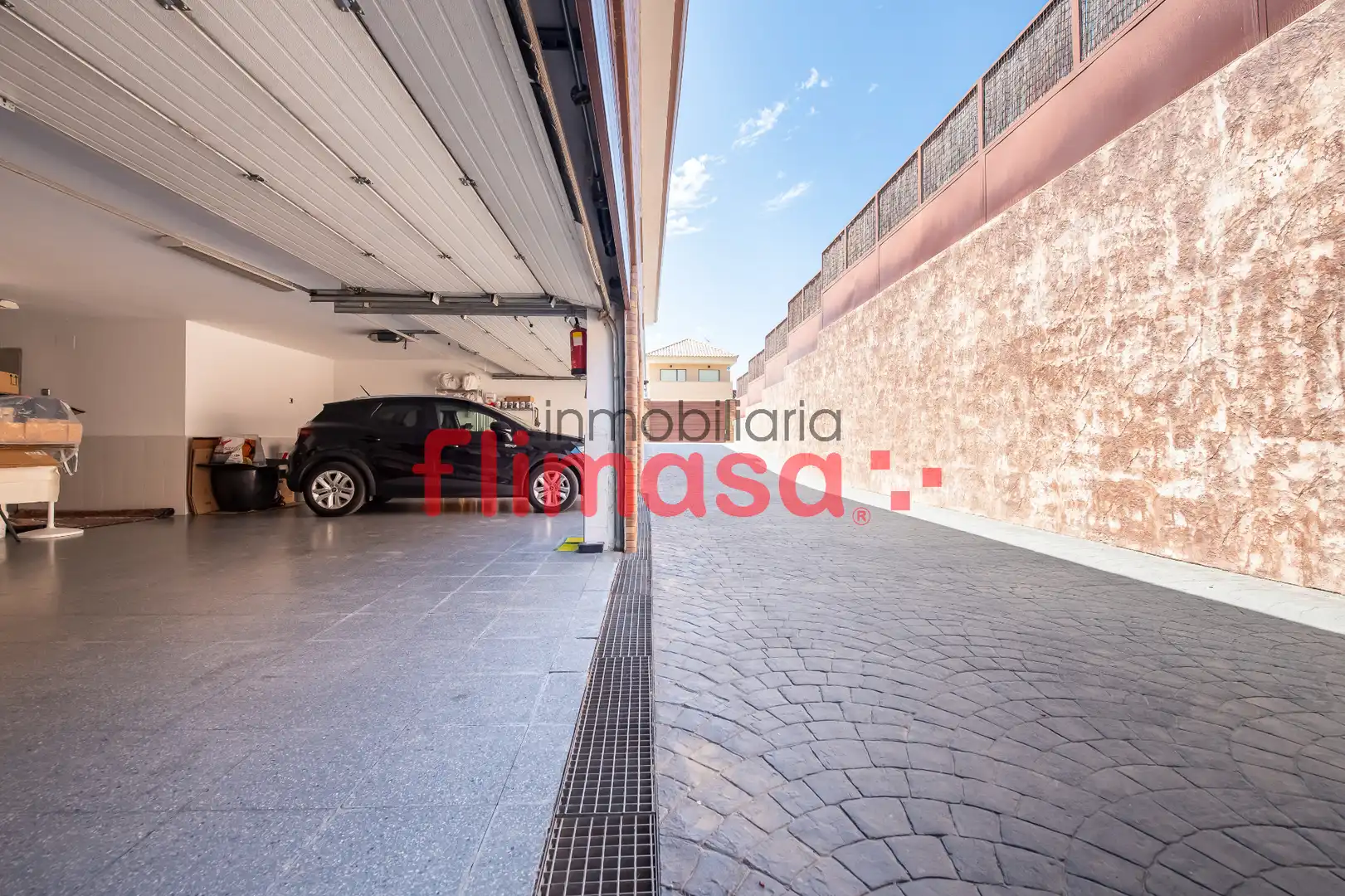 Parking of Houses for sale in Villaviciosa de Odón  with Air Conditioner, Heating and Private garden