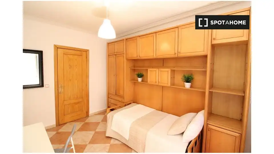 Bedroom of Flat for rent in Madrid  with Air Conditioner, Heating and Furnished