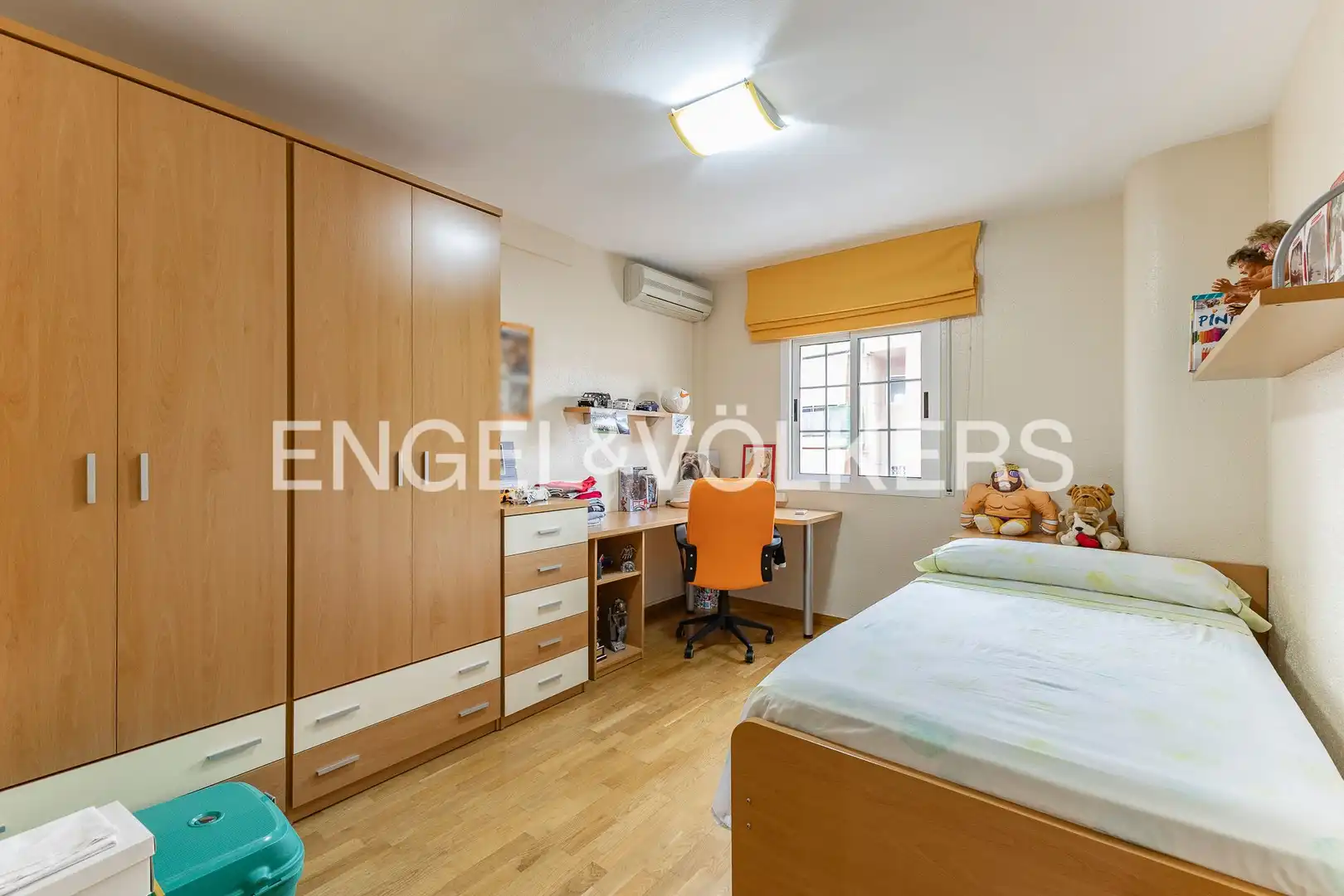 Habitación de Casa o chalet en venta en Barcelona con Calefacción, Parquet y Balcón