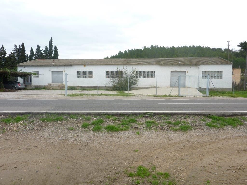 Vista exterior de Nau industrial en venda en Tortosa