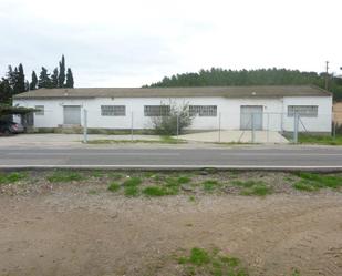 Vista exterior de Nau industrial en venda en Tortosa