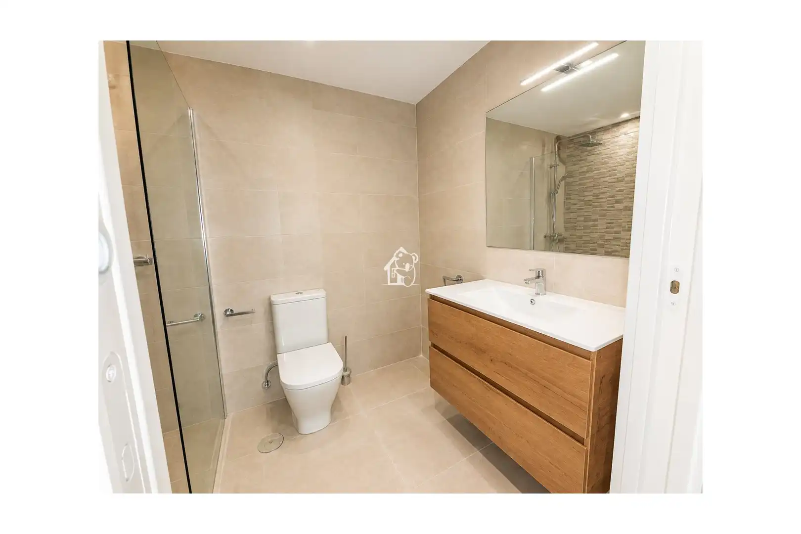 Bany de Apartament de lloguer en San Pedro del Pinatar amb Aire condicionat, Jardí privat i Terrassa