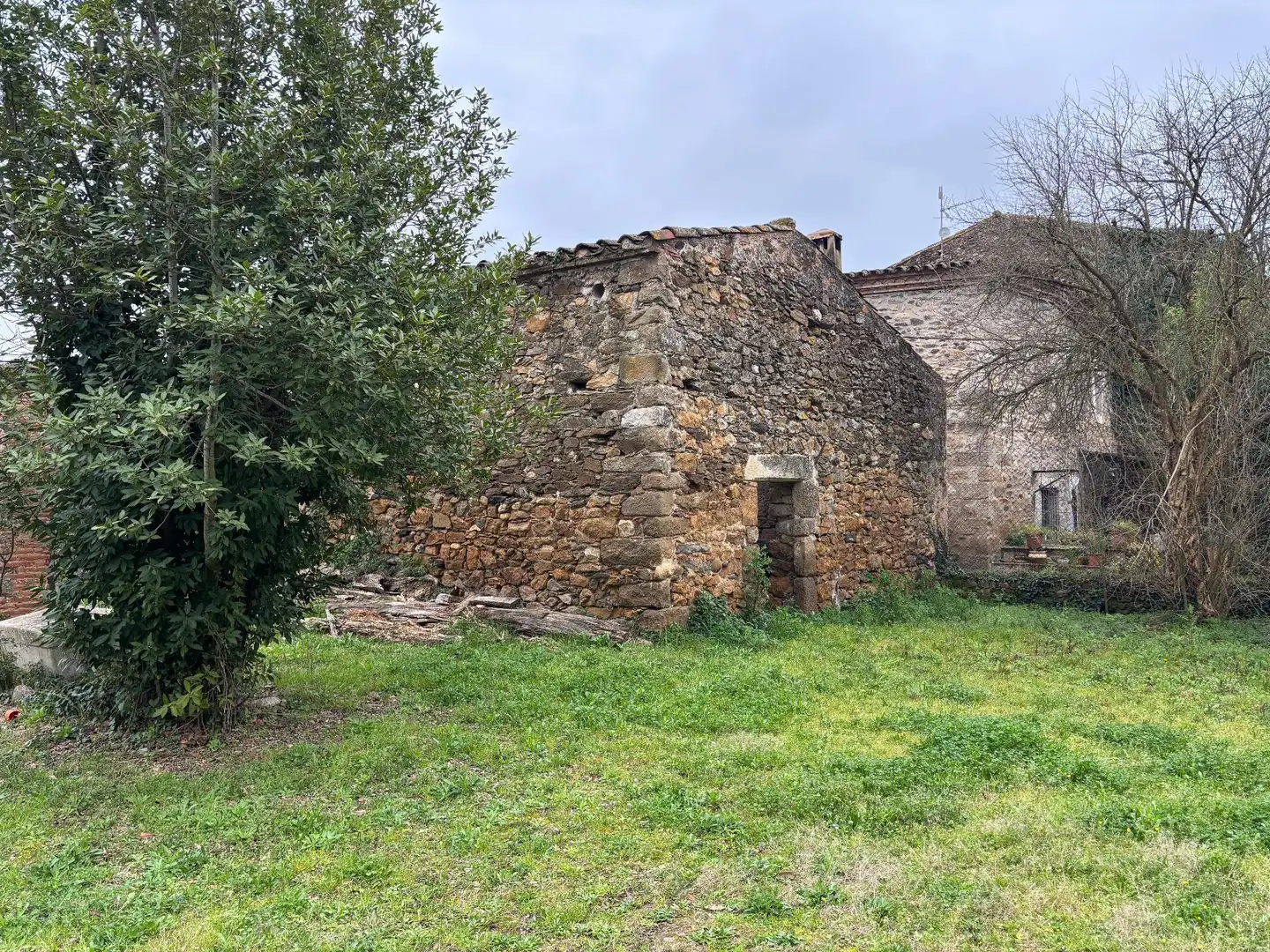 Vista exterior de Finca rústica en venda en Juià amb Jardí privat