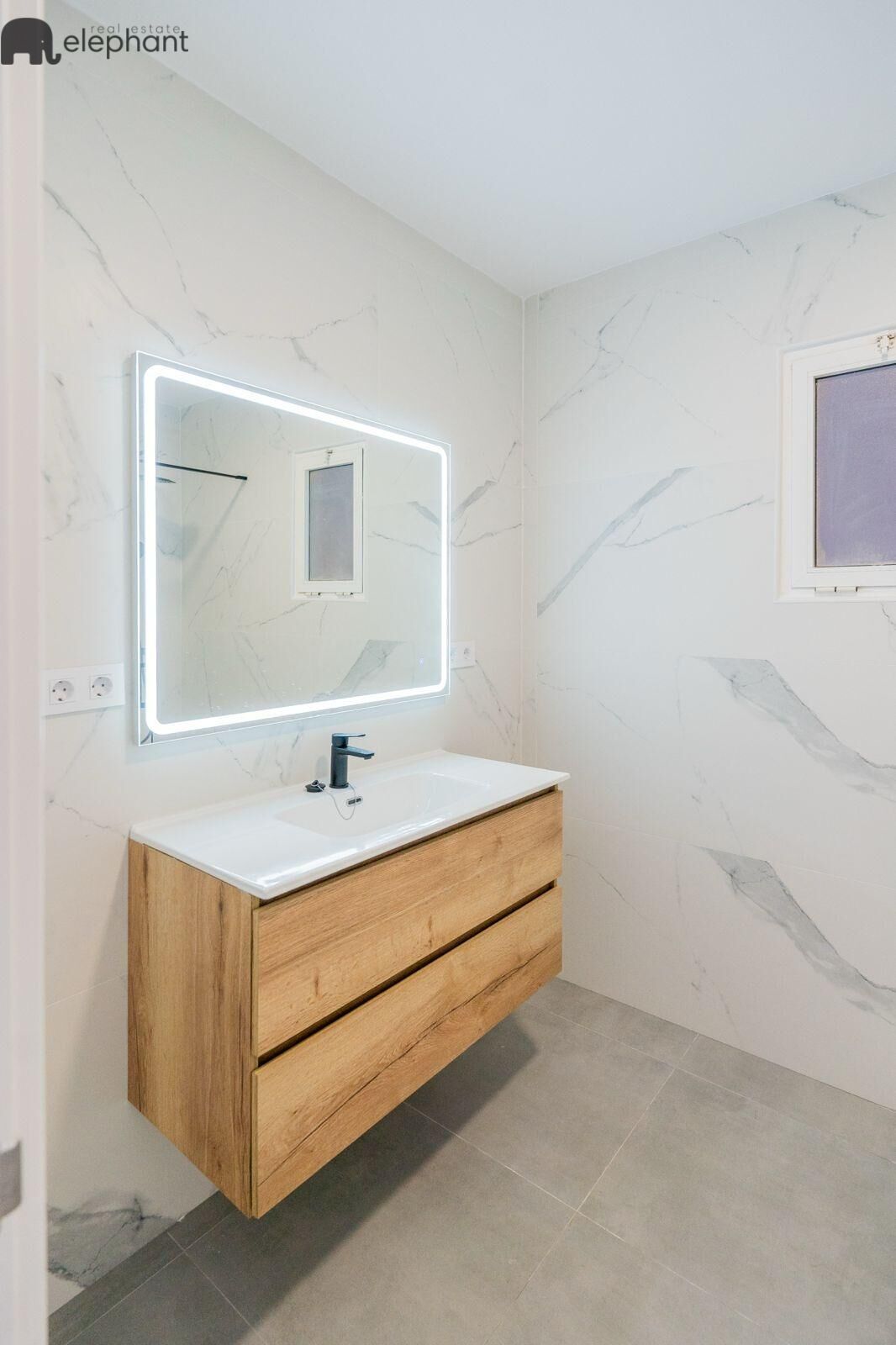 Bathroom of Apartment for sale in  Valencia Capital  with Air Conditioner, Heating and Balcony