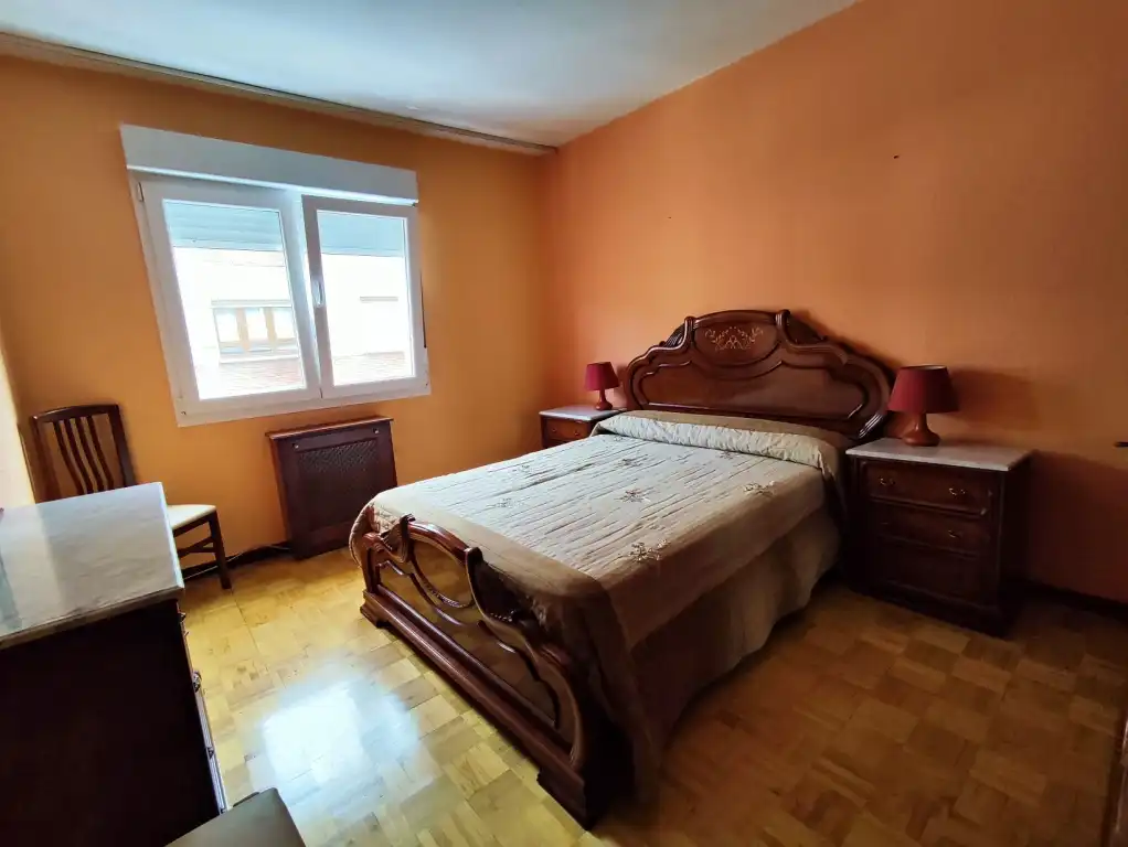 Habitación de Piso en venta en Gijón  con Calefacción, Parquet y Amueblado