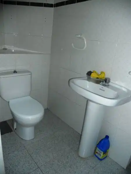 Badezimmer von Geschaftsraum zur Miete in Épila