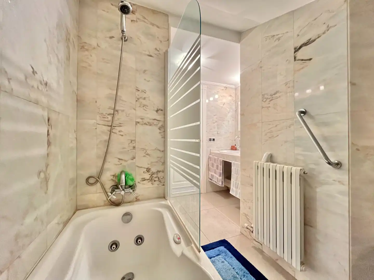 Badezimmer von Maisonette zum Verkauf in Zaragoza mit Klimaanlage, Heizung und Parkett