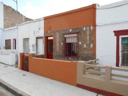 Exterior view of House or chalet for sale in Badajoz Capital  with Air Conditioner and Terrace