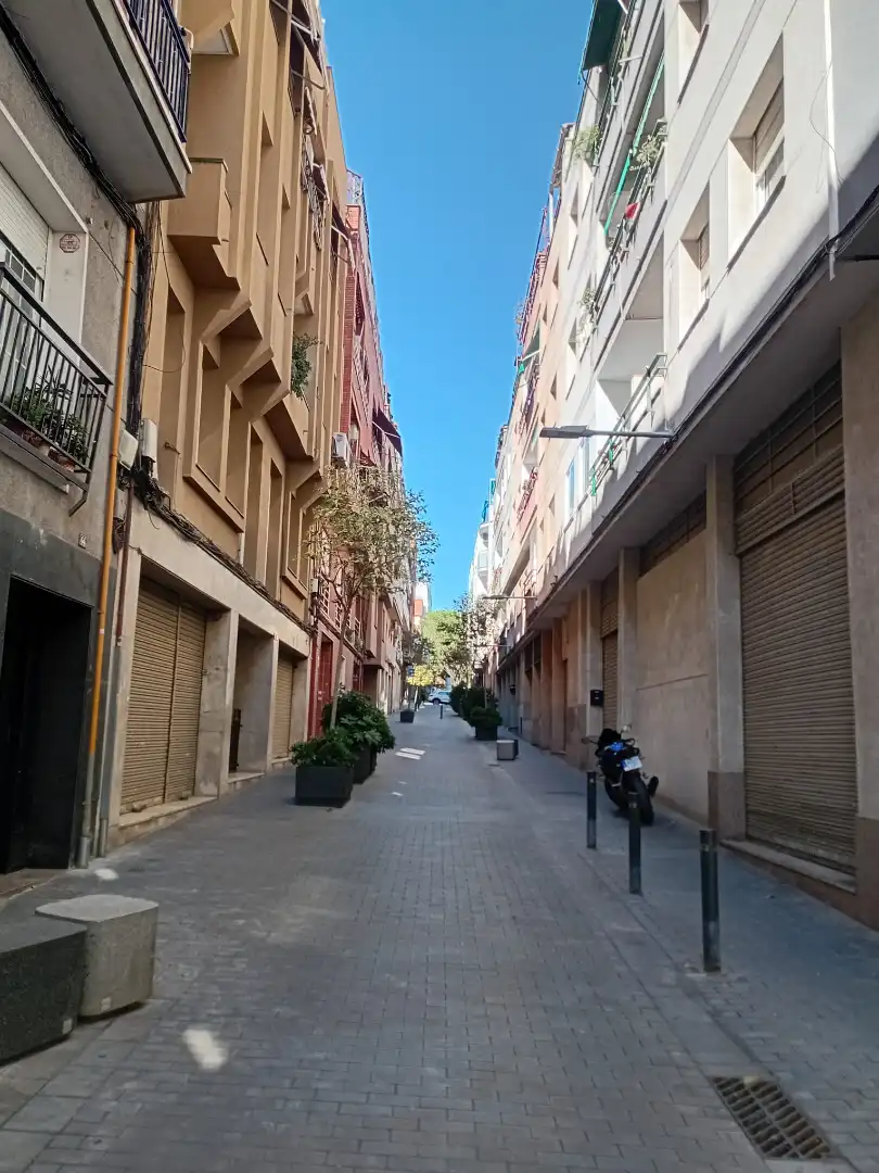 Exterior view of Commercial properties for sale in Esplugues de Llobregat
