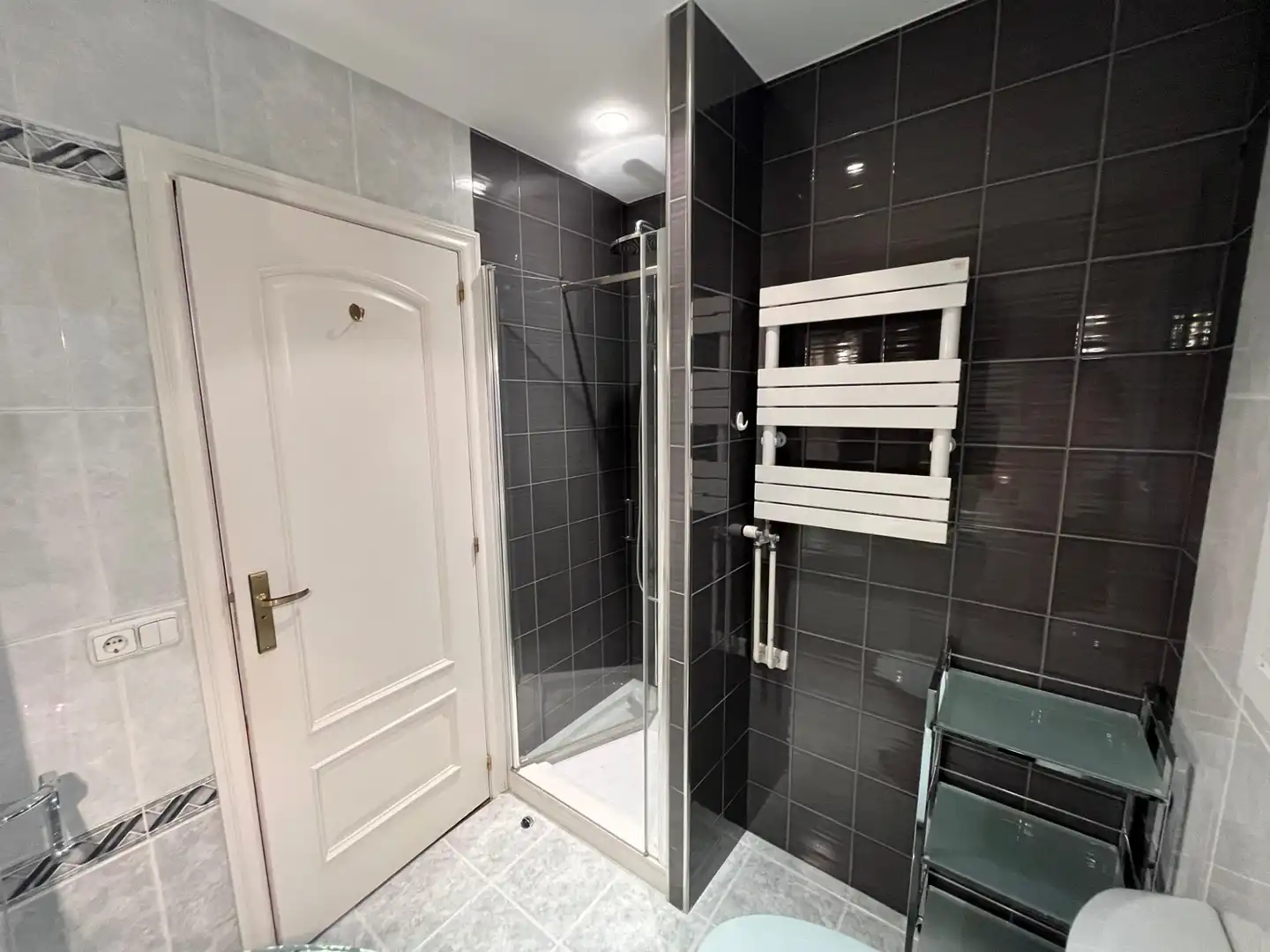 Bathroom of Flat for rent in Escaldes – Engordany  with Heating, Parquet flooring and Furnished