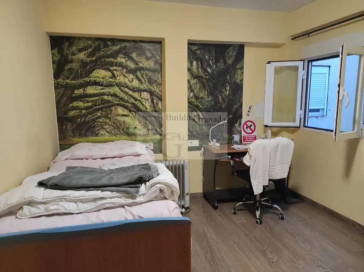 Habitación de Ático de alquiler en Granada con Calefacción, Amueblado y Microondas