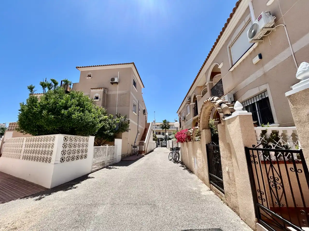 Vista exterior de Ático en venta en Orihuela con Aire acondicionado, Terraza y Trastero