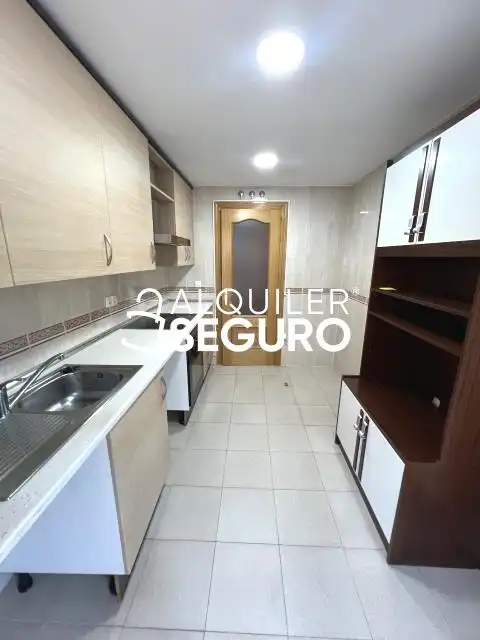 Cocina de Piso de alquiler en Parla con Calefacción, Terraza y Trastero