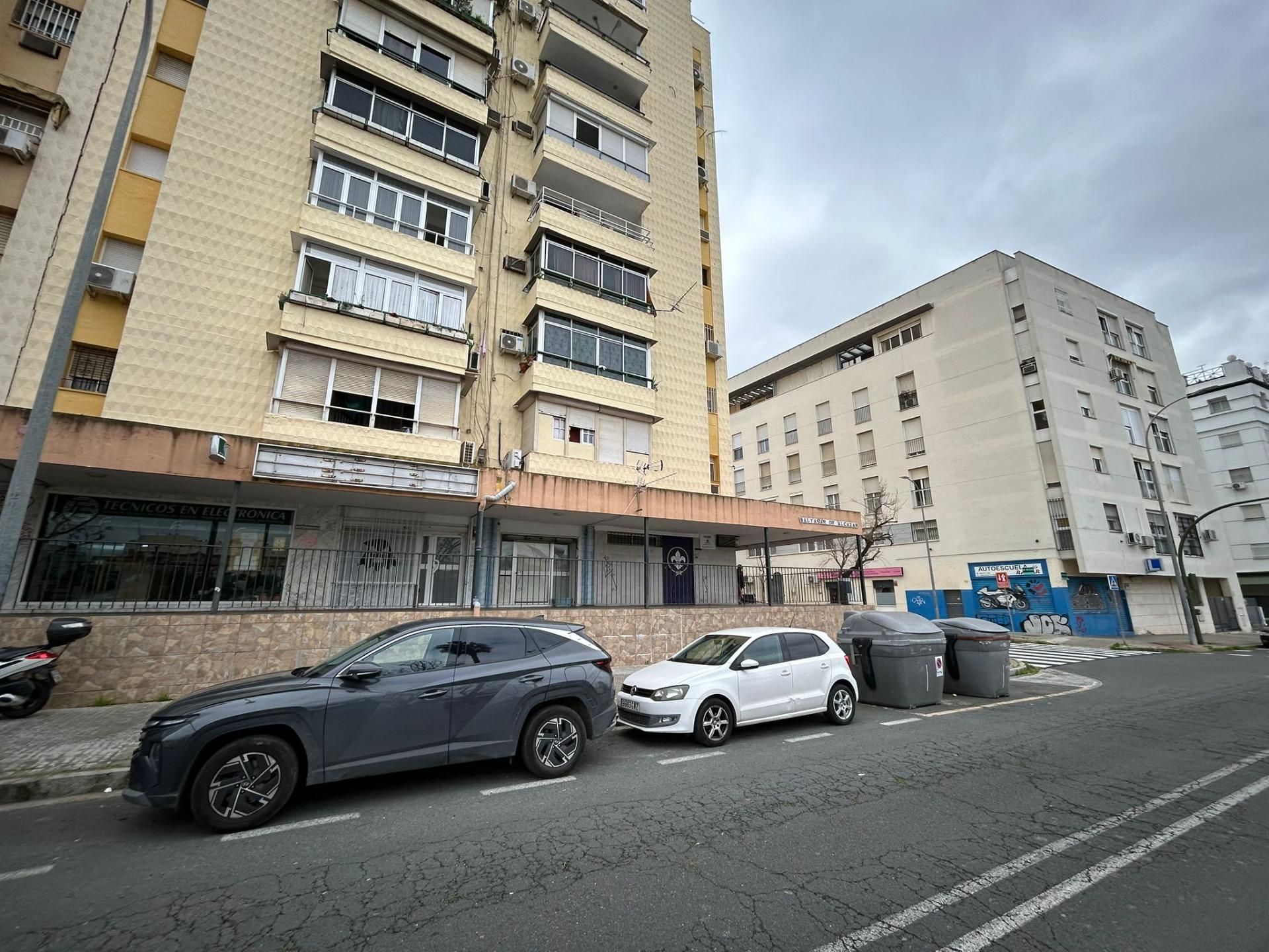 Exterior view of Premises for sale in  Sevilla Capital  with Air Conditioner