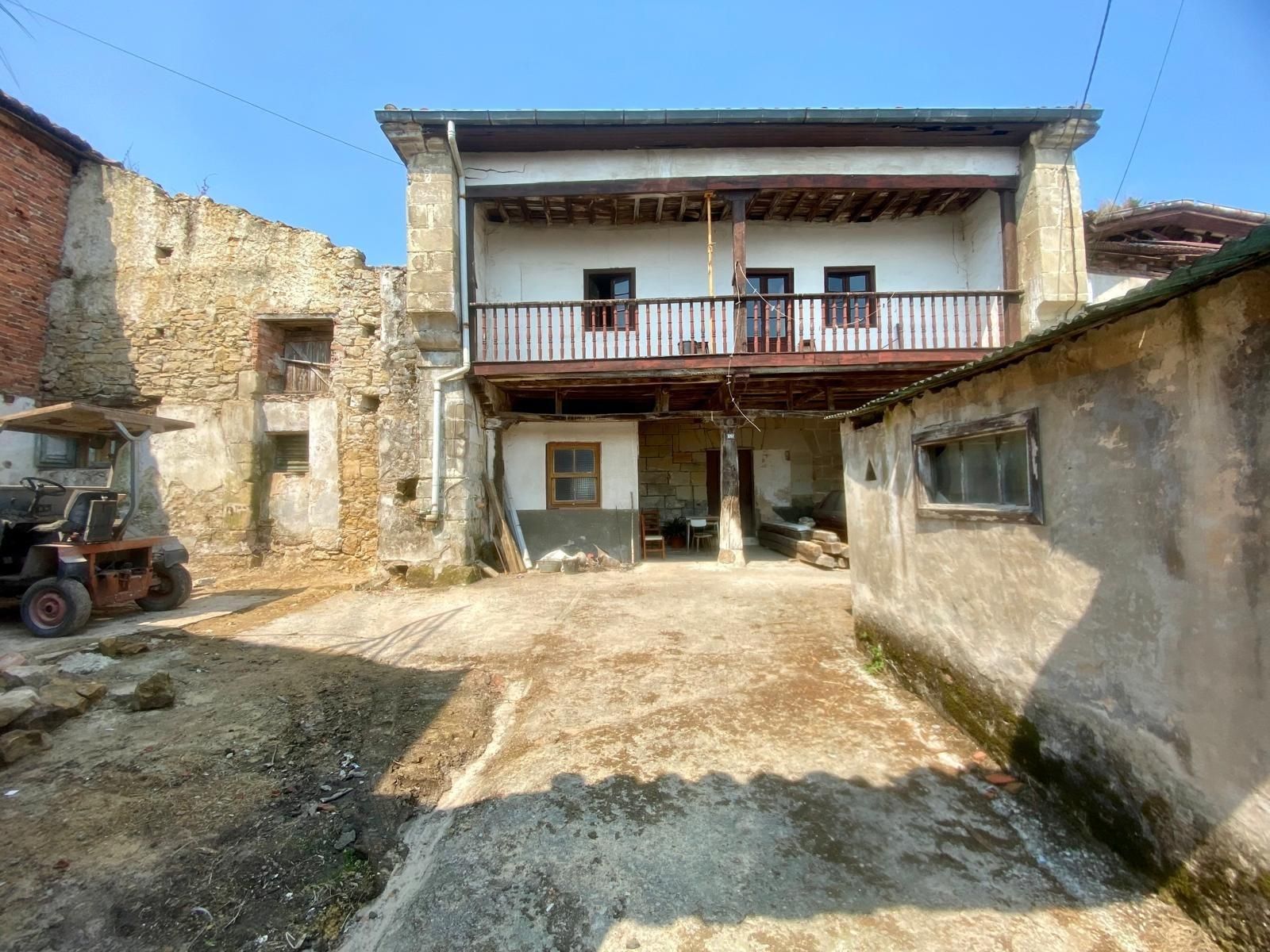 Vista exterior de Casa adosada en venda en Reocín amb Jardí privat, Traster i Balcó