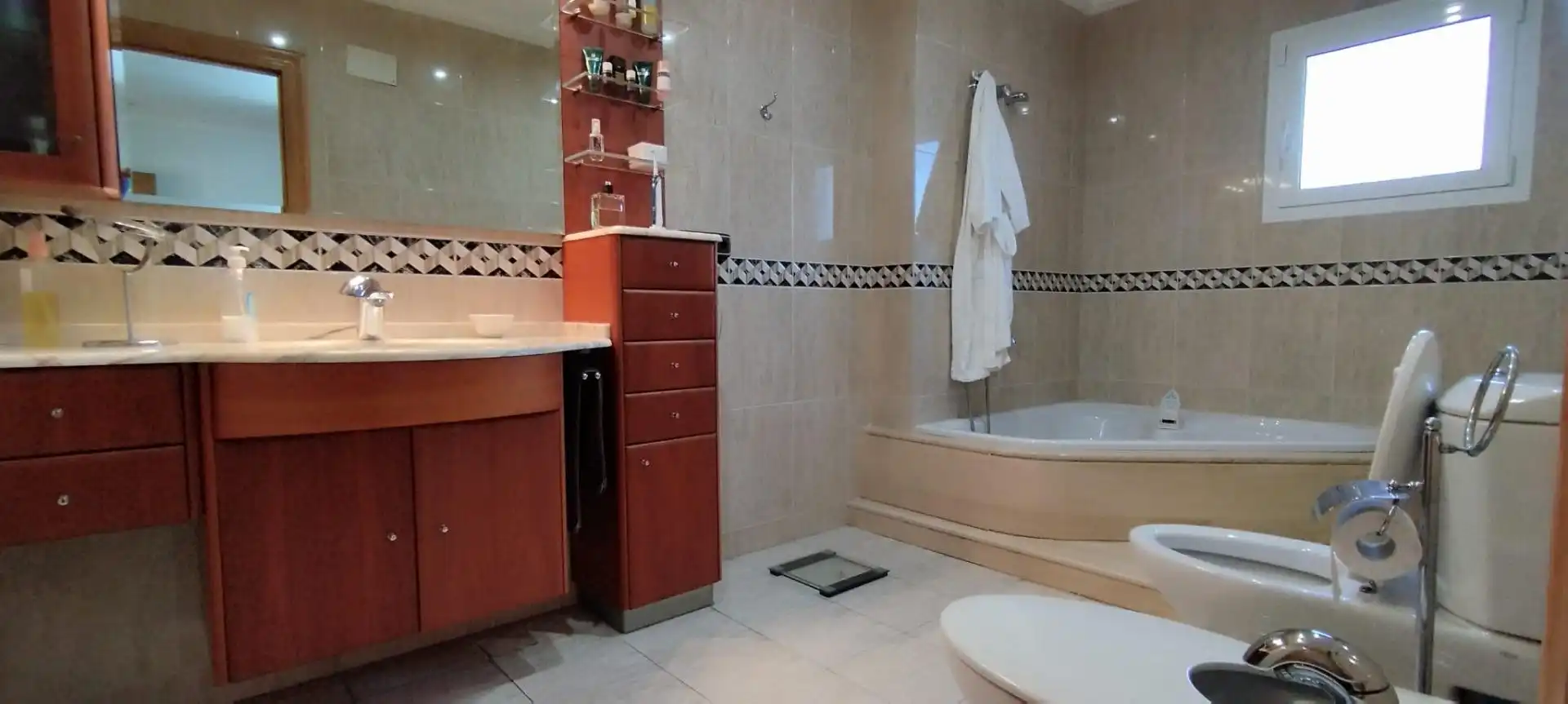 Bathroom of Houses for sale in Elche / Elx  with Air Conditioner, Private garden and Terrace