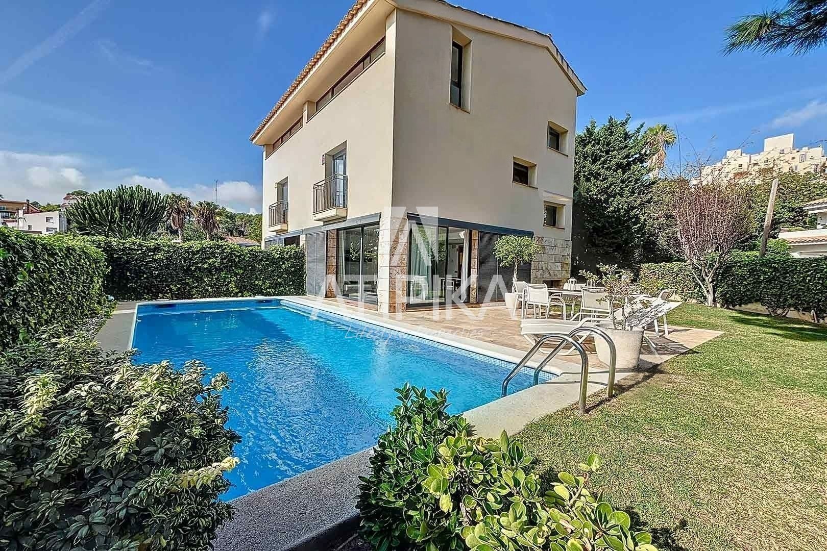 Jardí de Casa o xalet en venda en Sitges amb Aire condicionat, Calefacció i Parquet