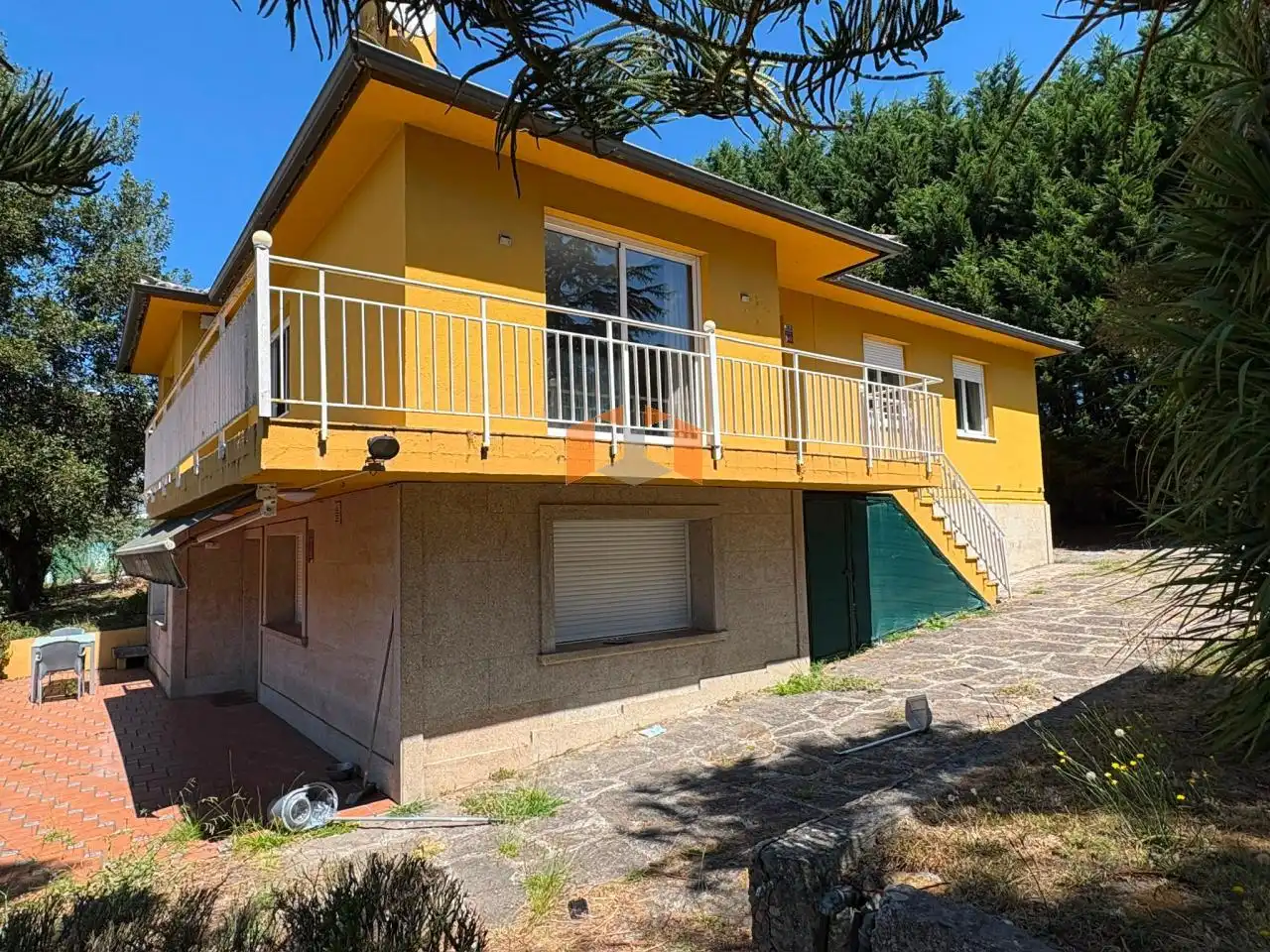 Vista exterior de Casa o chalet en venta en Vigo  con Calefacción, Jardín privado y Parquet
