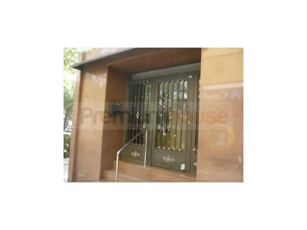 Vista exterior de Piso en venta en L'Hospitalet de Llobregat