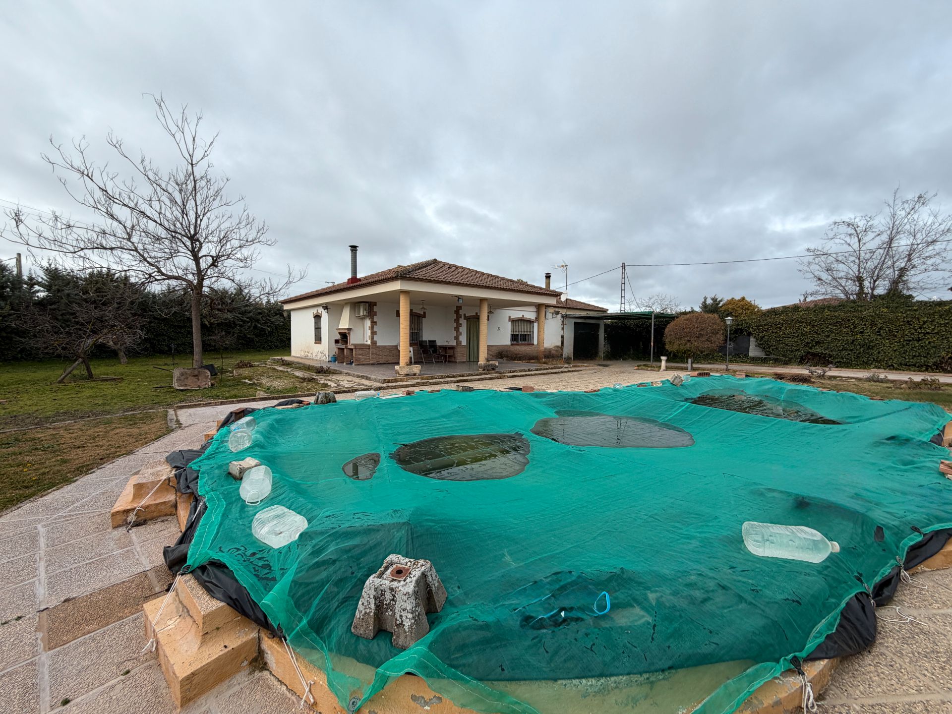 Swimming pool of House or chalet for sale in Úbeda  with Air Conditioner, Private garden and Storage room