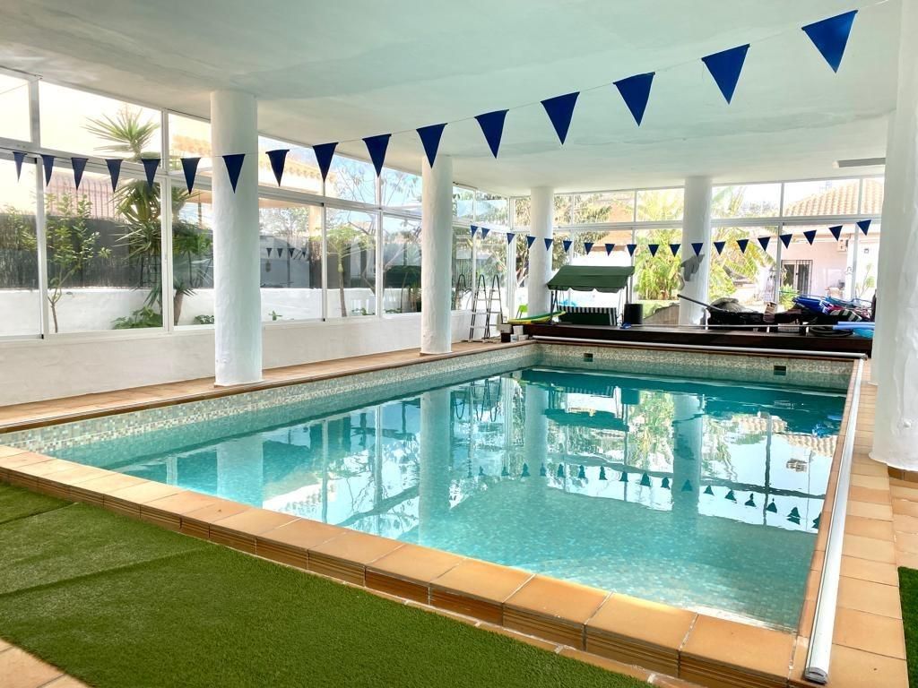 Piscina de Casa o xalet en venda en Chipiona amb Aire condicionat, Calefacció i Jardí privat